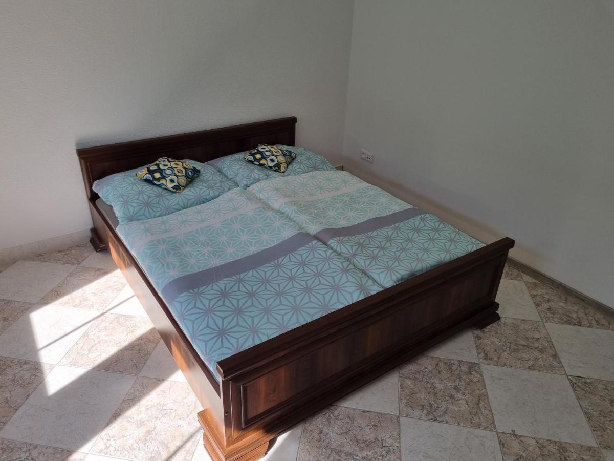 Apartman Emily Брезно Екстериор снимка