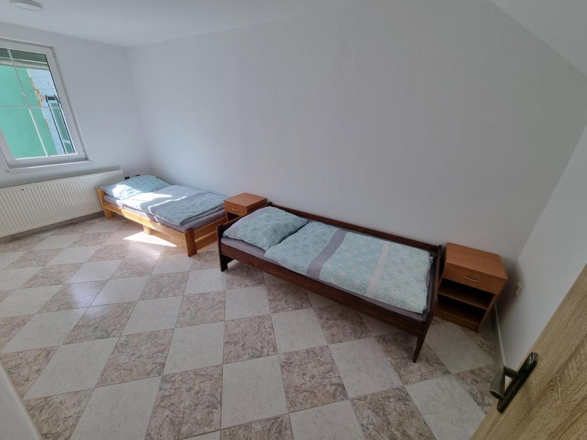 Apartman Emily Брезно Екстериор снимка